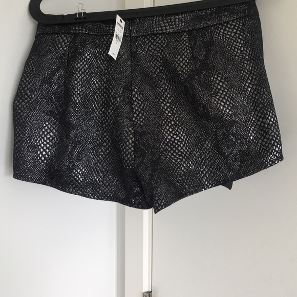 New skirt short - size small - Picture 3 of 5